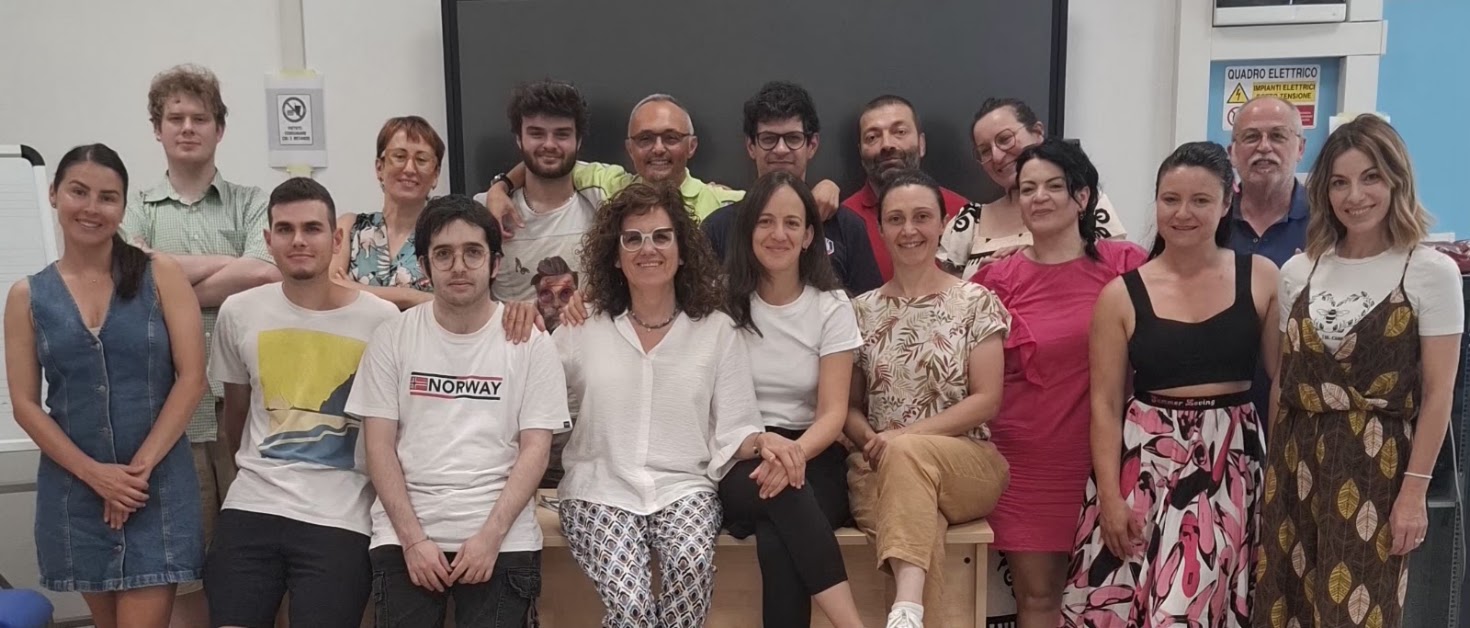 Aula di formazione con taccuino e penna