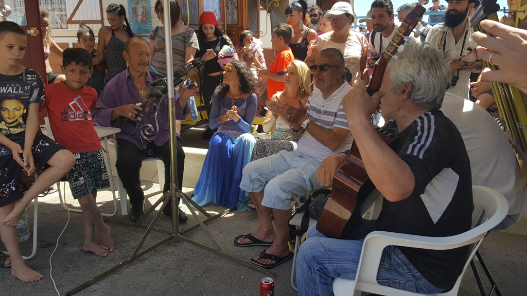 Musicisti e pubblico a Saintes Maries de la Mer